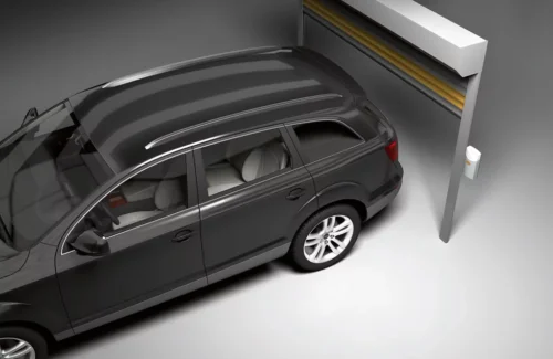 Ansicht des Garagen Rolltores ROMA ROLENTO mit parkendem Auto