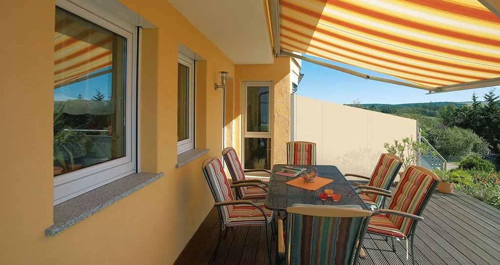 Seitenmarkise auf Terrasse