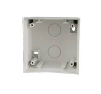 Leere weiße Kunststoffdose zur Wandmontage